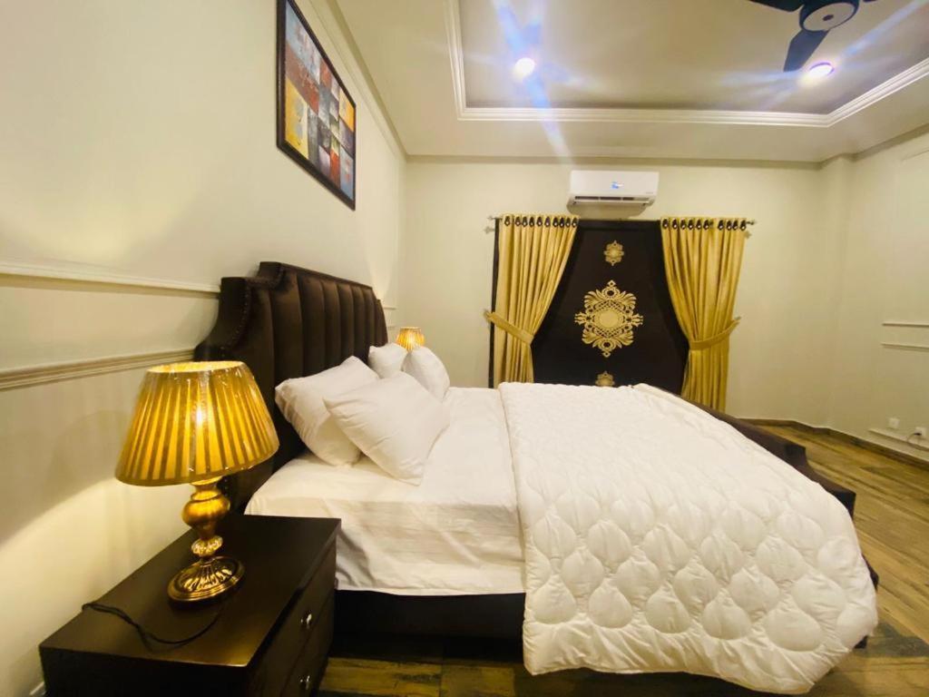 Holidazzle Serviced Apartments Bahria Town Rawalpindi Exterior photo