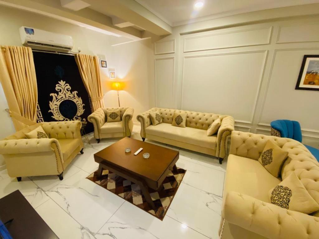 Holidazzle Serviced Apartments Bahria Town Rawalpindi Exterior photo